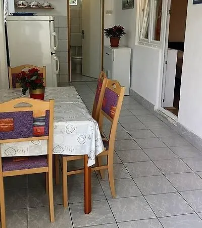 Apartment Milivoj Tribunj (Sibenik-Knin)