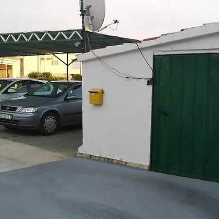 Apartment Milivoj Tribunj (Sibenik-Knin)